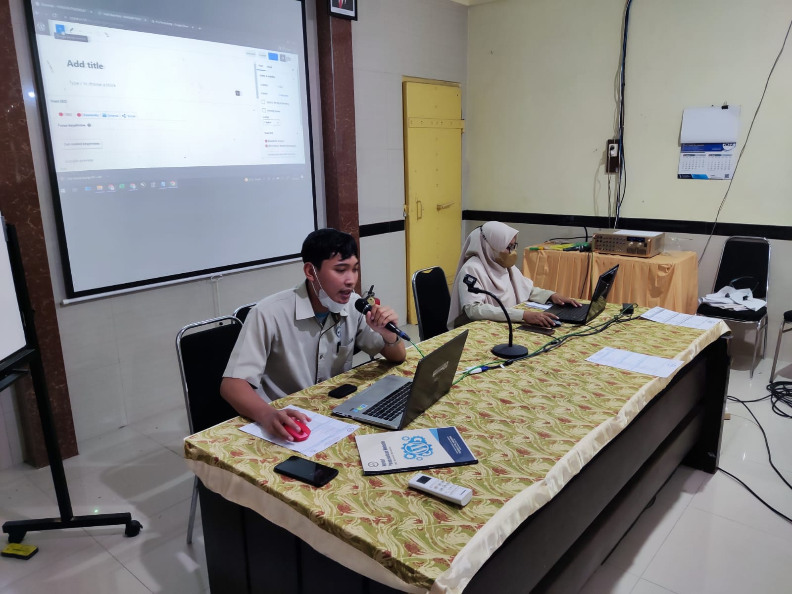Pemateri Pelatihan Pengelolaan Website CMS berbasis WordPress pada tanggal 12-14 April 2022