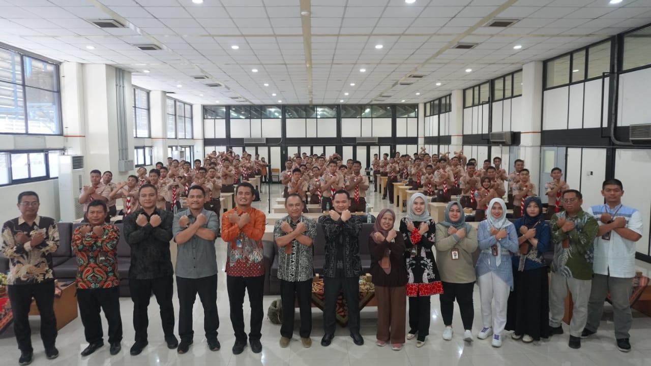 Sinergi KEMENP2MI Goes to SMK Teknik PAL Surabaya: Menuju Generasi Siap Kerja dan Siap Migrasi Aman