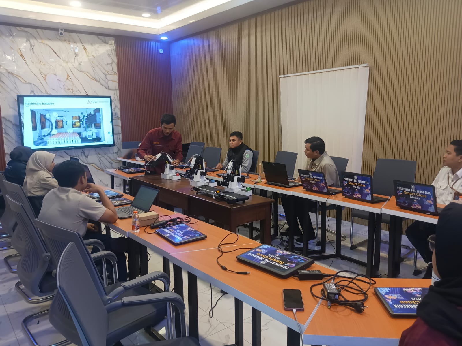 Yayasan Pusdiklat PAL Indonesia Mengadakan Pelatihan Operator Robotik Dobot